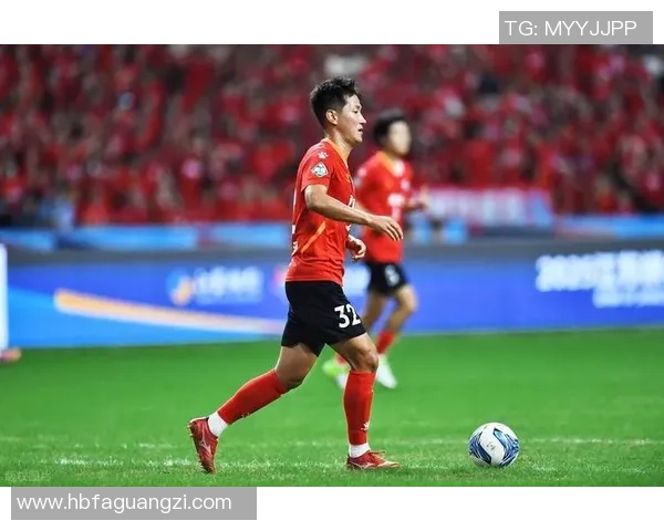 苏超联赛最新动态：冠军争夺激烈 球员转会市场引发热议